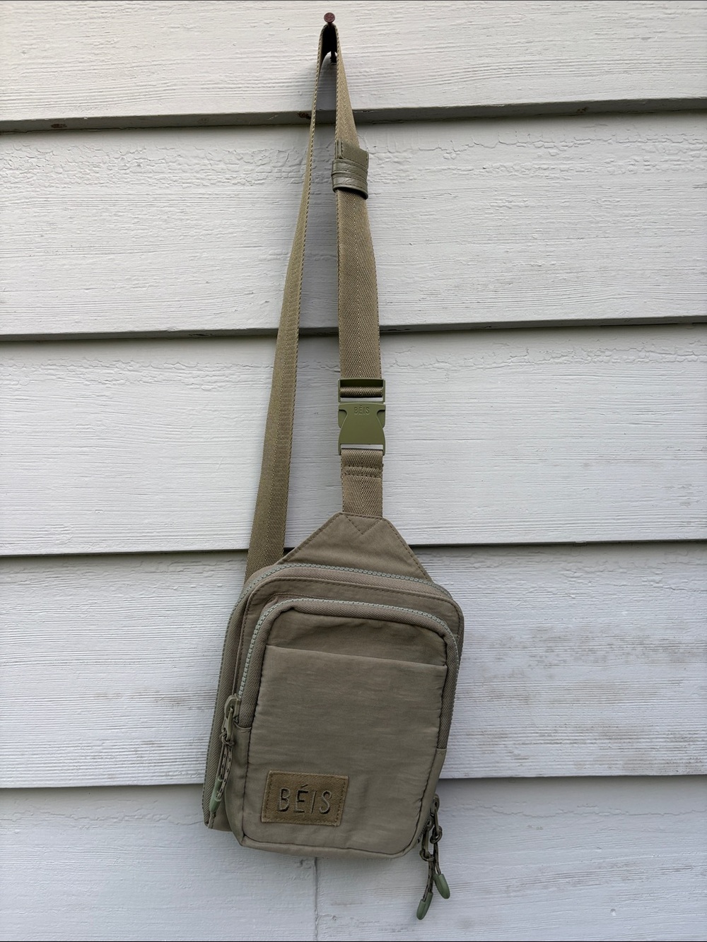 Beis Sports Sling in Olive